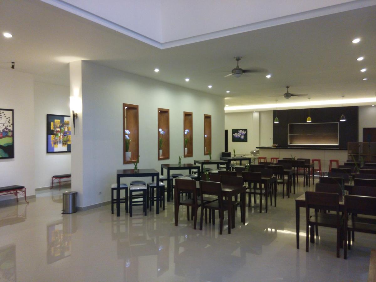 Hotel Transit Pasuruan Exteriör bild