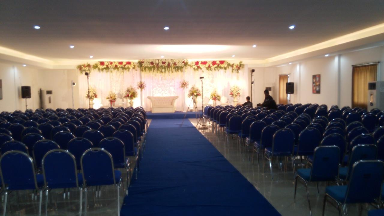 Hotel Transit Pasuruan Exteriör bild
