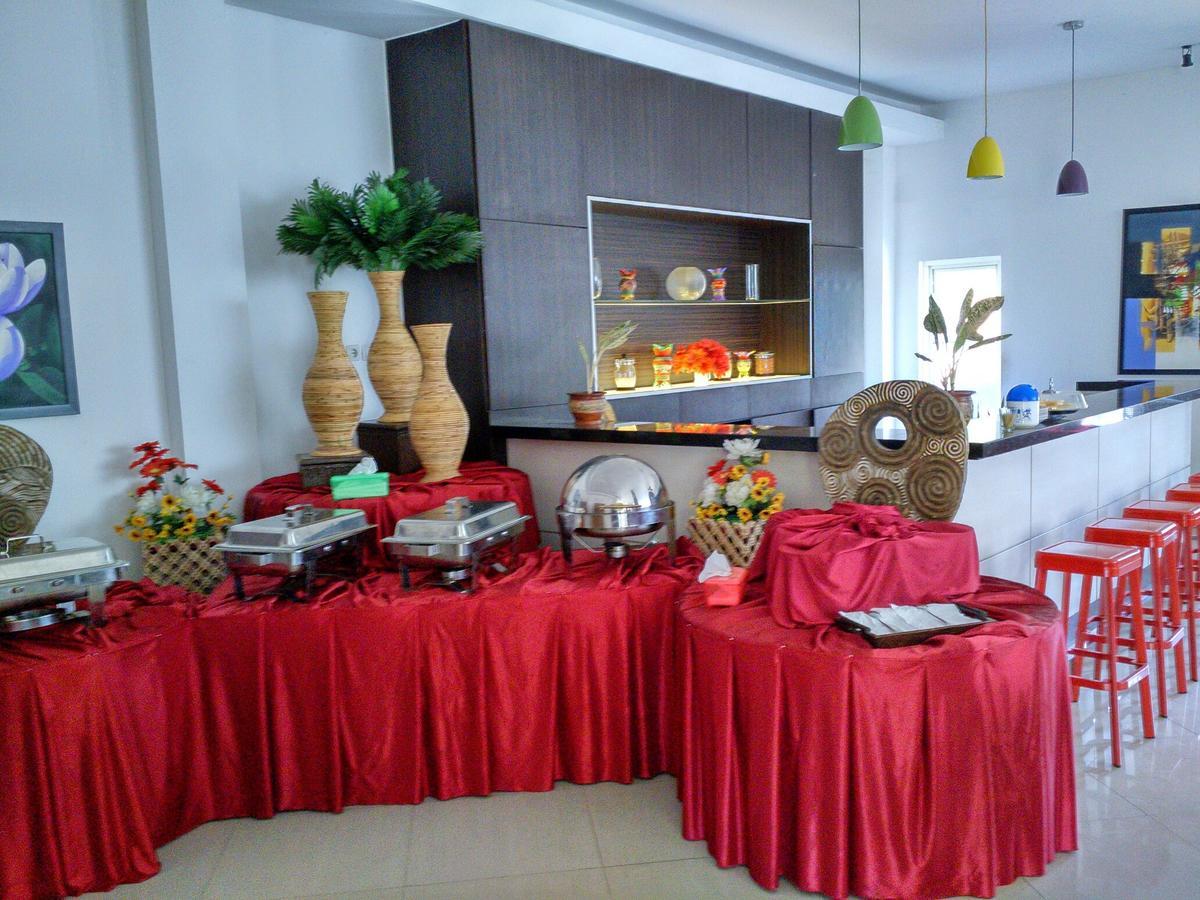 Hotel Transit Pasuruan Exteriör bild