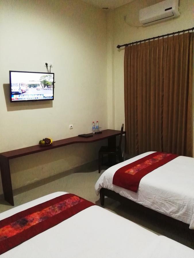 Hotel Transit Pasuruan Exteriör bild