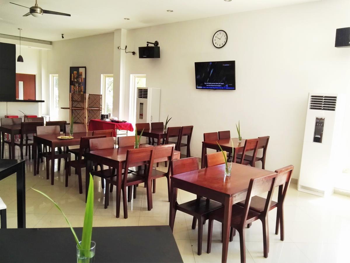 Hotel Transit Pasuruan Exteriör bild