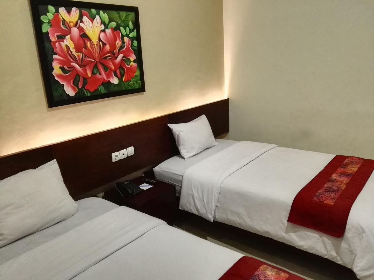 Hotel Transit Pasuruan Exteriör bild