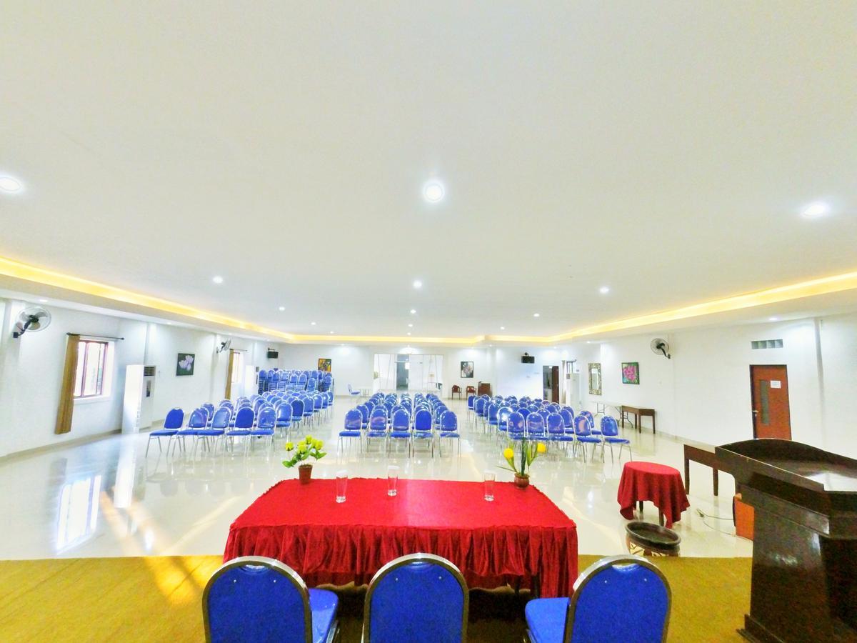 Hotel Transit Pasuruan Exteriör bild