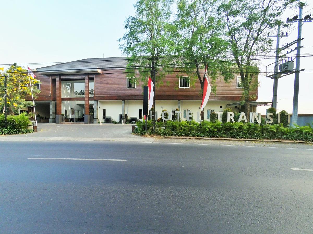 Hotel Transit Pasuruan Exteriör bild