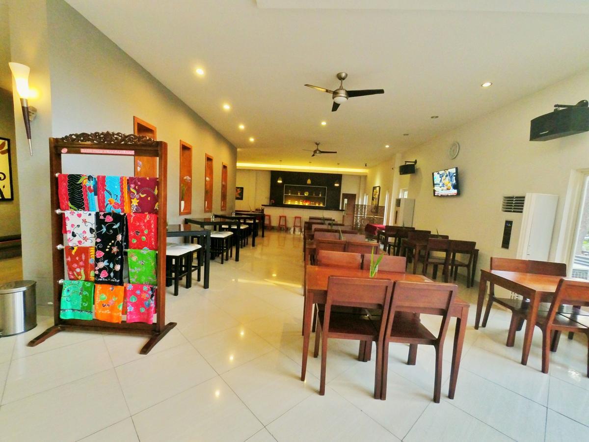 Hotel Transit Pasuruan Exteriör bild