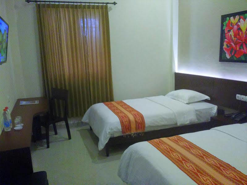 Hotel Transit Pasuruan Exteriör bild